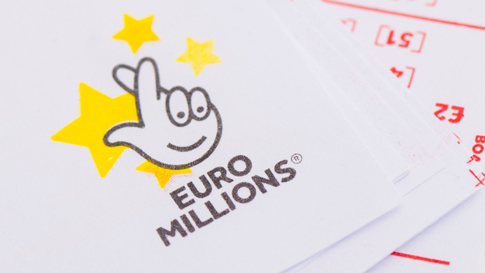 英国彩票持有者领取 1.77 亿英镑 EuroMillions 头奖 | 英国新闻